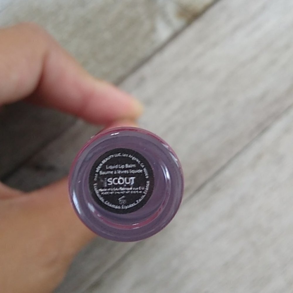 NIB RÓEN BEAUTY Kiss My Liquid Lip Balm in Scout (Deep Berry) - Picture 10 of 10